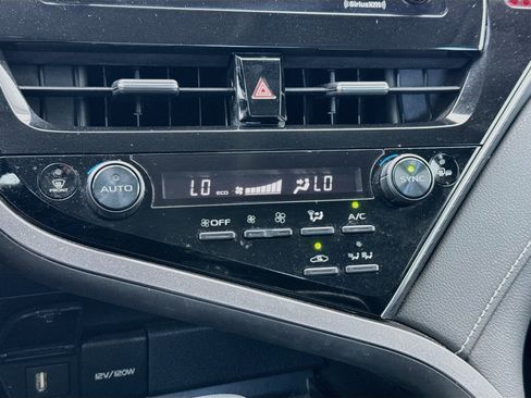 Used 2022 Toyota Camry SE FWD image 12