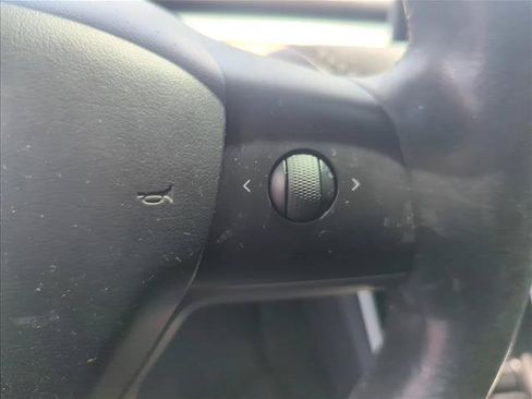 Used 2018 Tesla Model 3 Long Range RWD image 13