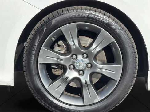 Used 2015 Toyota Sienna SE image 11