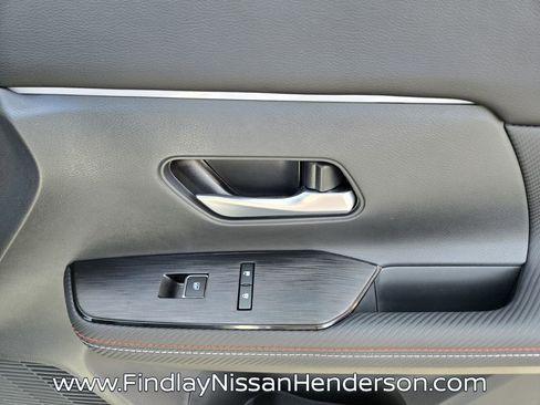 Used 2025 Nissan Kicks SR AWD/4WD image 18