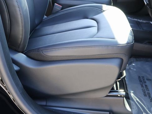 New 2026 Chrysler Pacifica Select FWD image 10