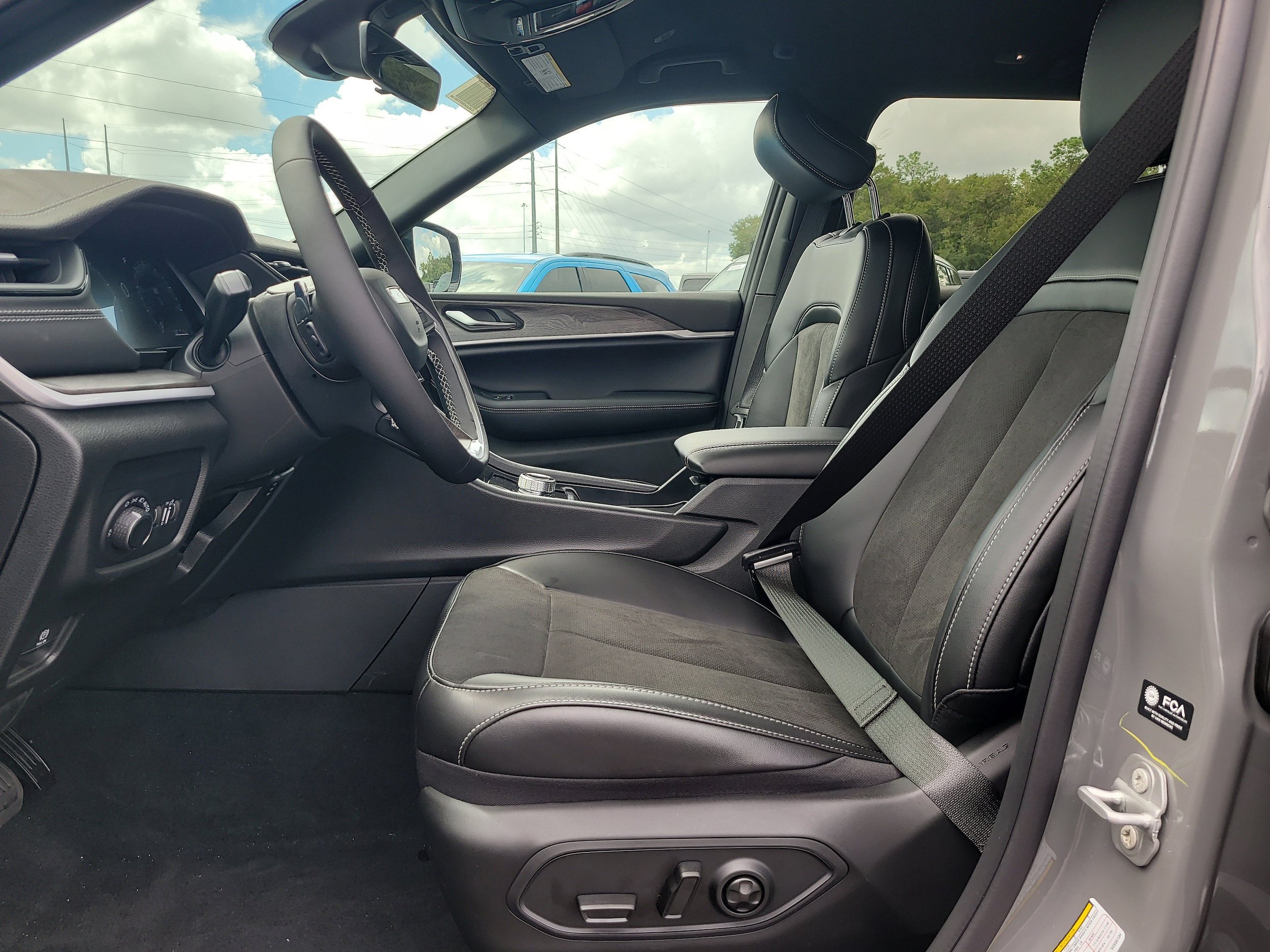 New 2027 Jeep Grand Cherokee Altitude RWD image 14