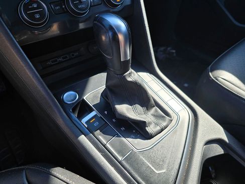 Used 2020 Volkswagen Tiguan SE image 29