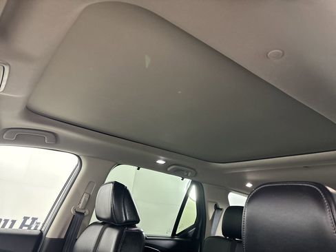 Used 2024 Honda Pilot Touring image 20