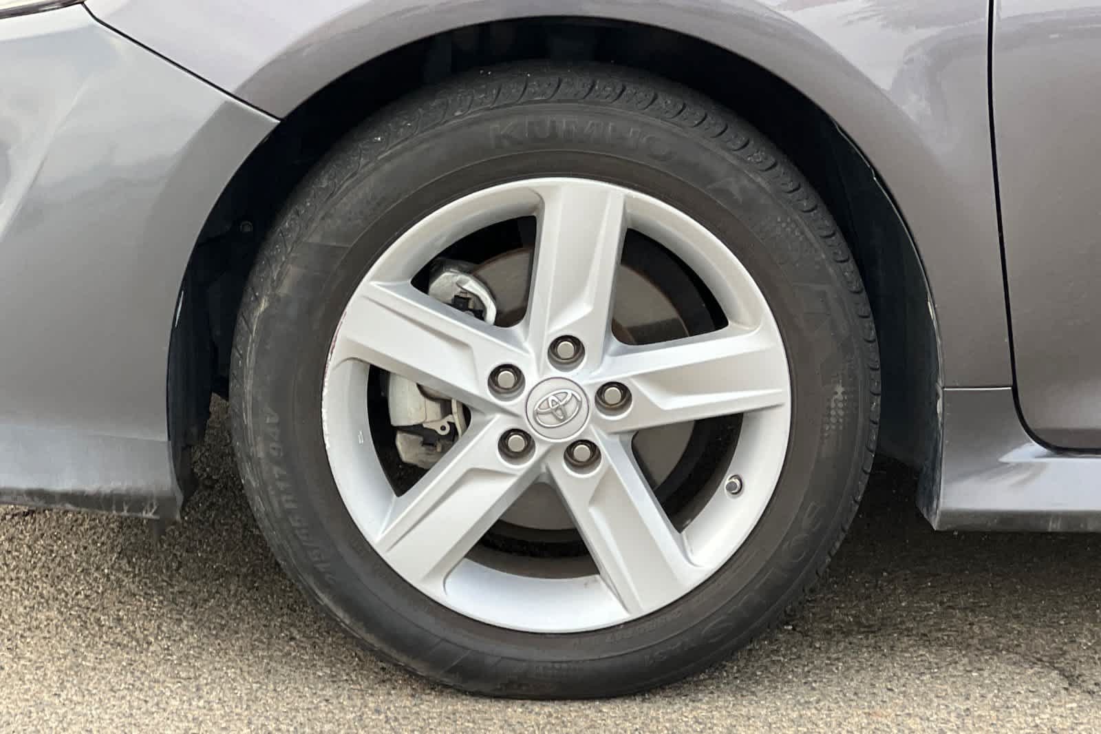 Used 2014 Toyota Camry SE FWD image 13