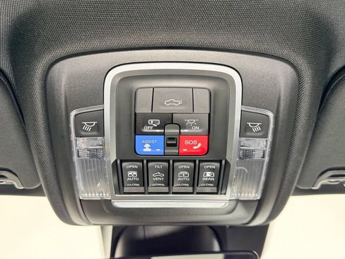 Used 2019 RAM 1500 Limited AWD/4WD image 11
