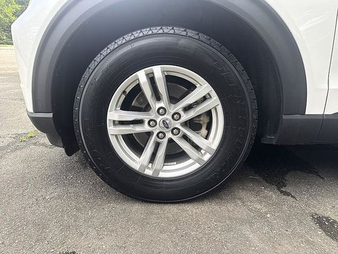 Used 2020 Ford Explorer XLT w/ Equipment Group 202A AWD/4WD image 8