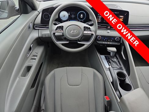 Used 2024 Hyundai Elantra SEL FWD image 11