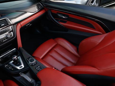 Used 2016 BMW M4 Convertible image 25