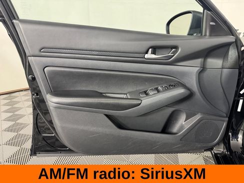 Used 2025 Nissan Altima 2.5 SV FWD image 11