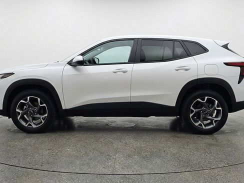 Used 2025 Chevrolet Trax LT w/ LT Convenience Package image 5