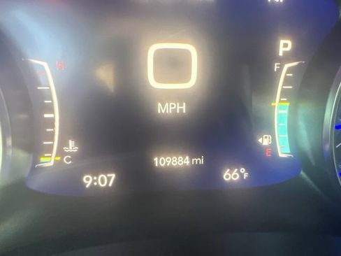 Used 2022 Chrysler Pacifica Touring-L FWD image 3