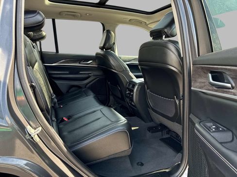 Certified 2023 Jeep Grand Cherokee Limited w/ Black Appearance Package AWD/4WD image 10