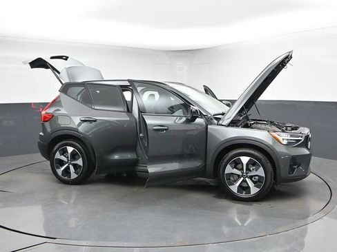 New 2026 Volvo XC40 B5 Plus w/ Climate Package AWD/4WD image 44