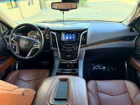Used 2015 Cadillac Escalade ESV Luxury image 23