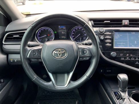 Used 2019 Toyota Camry SE w/ Convenience Package image 6