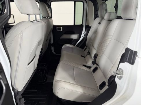 Certified 2021 Jeep Gladiator Overland image 32