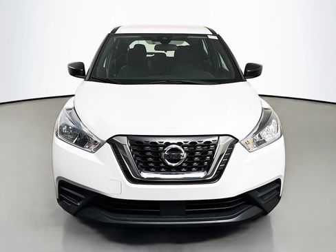 Used 2020 Nissan Kicks S image 2