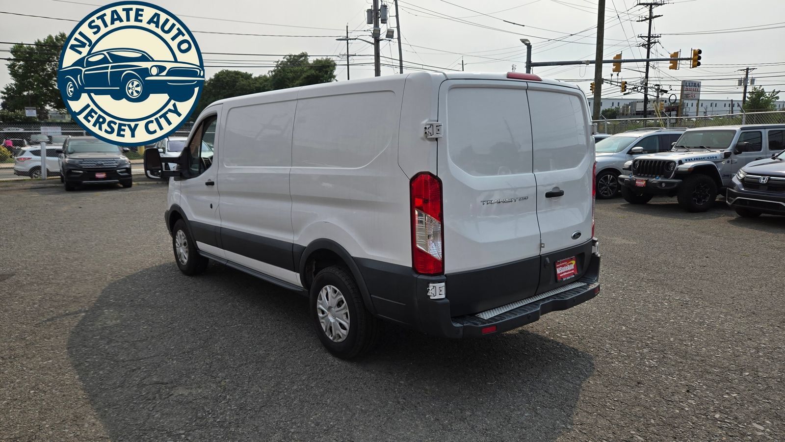 Used 2017 Ford Transit 250 130 Low Roof w/ Premium Package RWD image 3