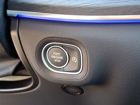 Used 2025 Mercedes-Benz GLS 580 4MATIC image 25