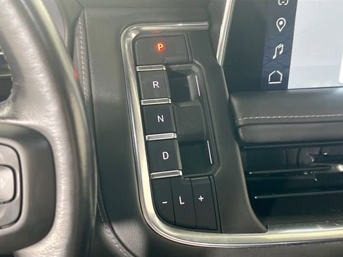 Used 2022 GMC Yukon XL SLE image 17