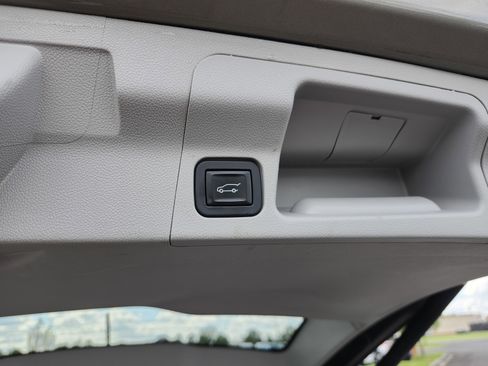 Used 2019 GMC Acadia SLT FWD image 25