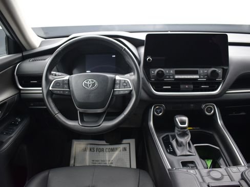Used 2024 Toyota Grand Highlander XLE image 17