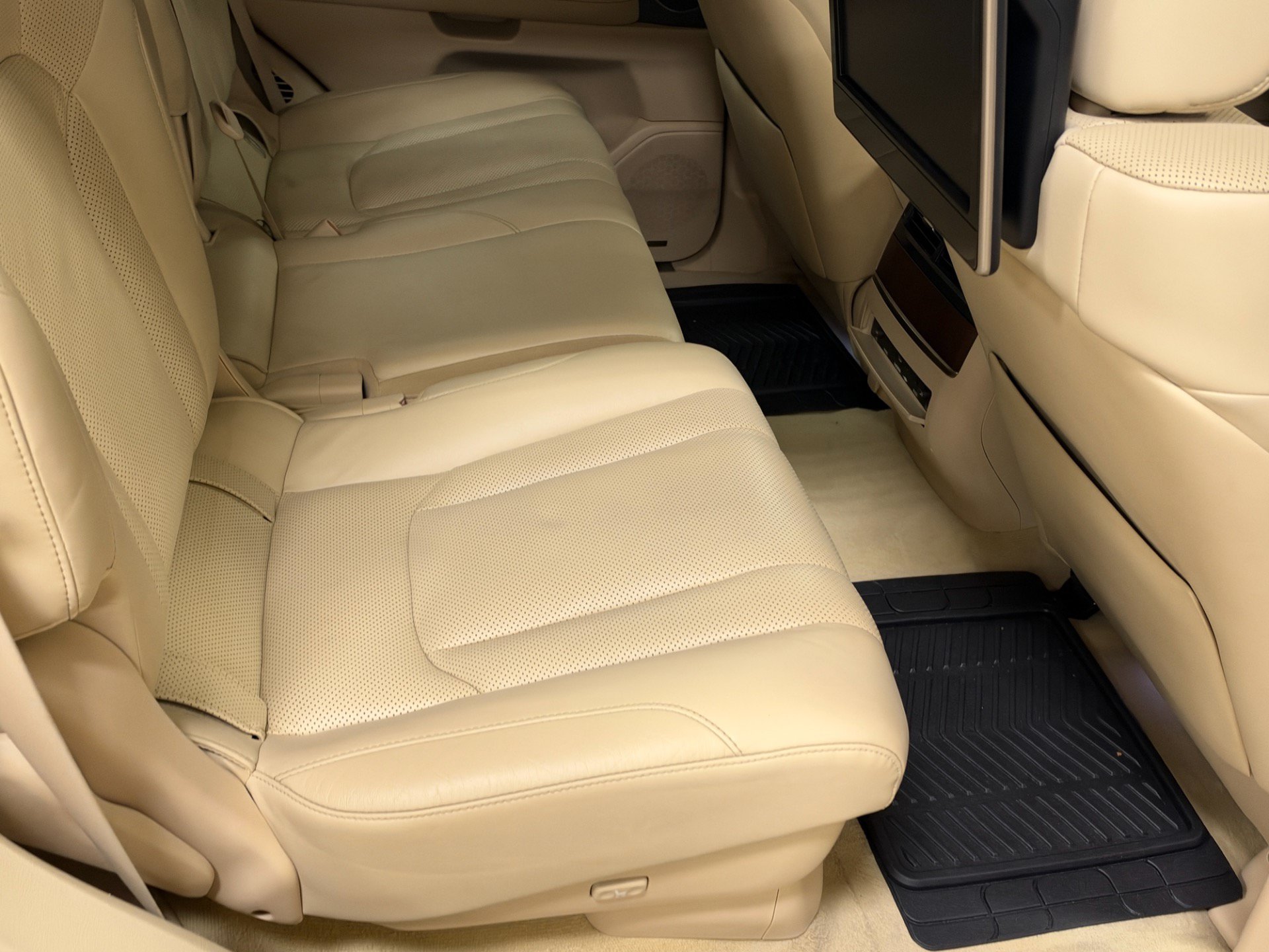 Used 2018 Lexus LX 570 4WD w/ Luxury Package image 29