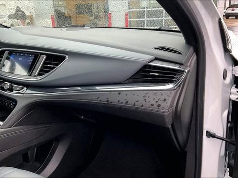 Used 2024 Buick Enclave Premium image 16