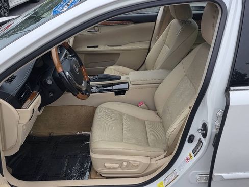 Used 2014 Lexus ES 300h w/ Luxury Package w/Bamboo Trim FWD image 9