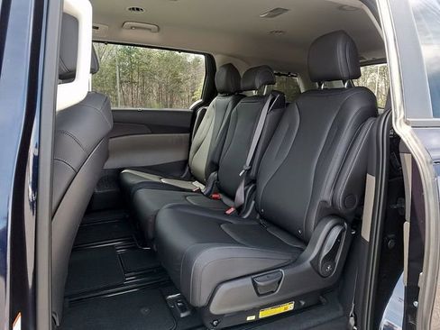 New 2026 Kia Carnival EX FWD image 6
