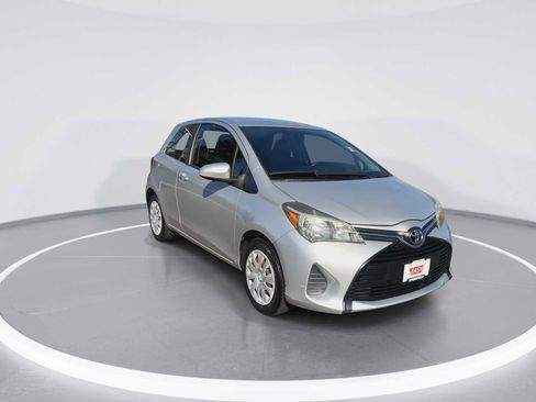 Used 2015 Toyota Yaris L image 2