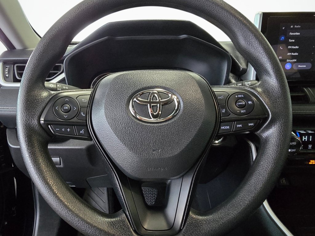 Used 2025 Toyota RAV4 XLE AWD/4WD image 21
