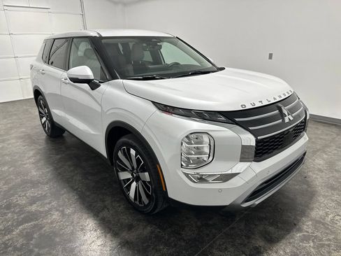 Used 2026 Mitsubishi Outlander FWD image 3