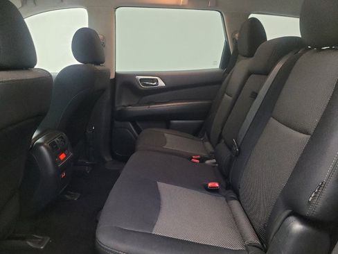 Used 2019 Nissan Pathfinder S image 18