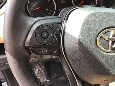 Used 2020 Toyota RAV4 XLE Premium image 20