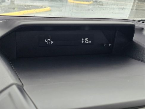 Used 2023 Subaru Forester Premium image 28