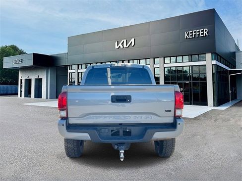 Used 2019 Toyota Tacoma TRD Off-Road image 7