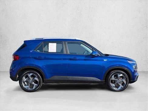 Used 2024 Hyundai Venue Limited image 4