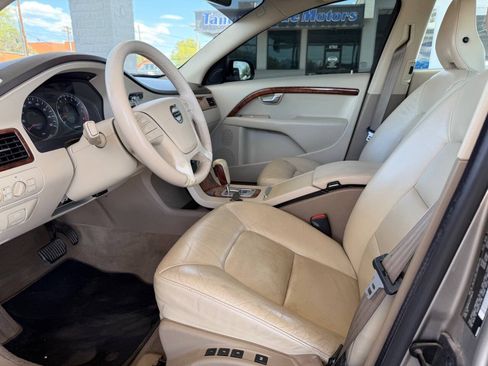 Used 2010 Volvo V70 FWD image 9