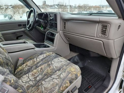 Used 2005 Chevrolet Silverado 2500 LT w/ Heavy-Duty Power Package image 27