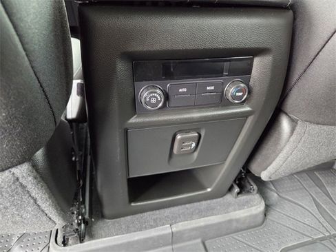 Certified 2024 Chevrolet Traverse LT image 18