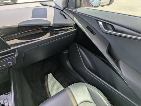Certified 2023 Kia Niro EX FWD image 18