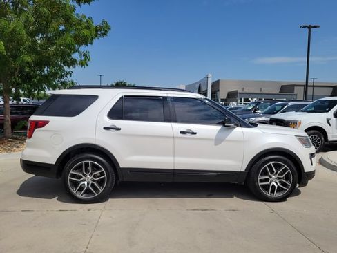 Used 2018 Ford Explorer Sport w/ Equipment Group 401A AWD/4WD image 2