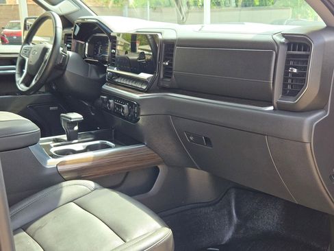 Used 2025 Chevrolet Silverado 1500 LT Trail Boss w/ Convenience Package II AWD/4WD image 28