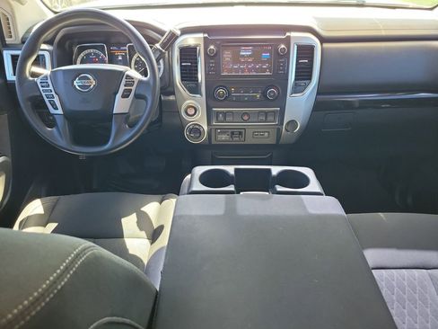 Used 2019 Nissan Titan SV image 18