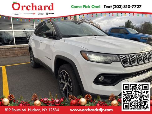 Used 2024 Jeep Compass Limited image 3