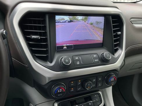 Used 2023 GMC Acadia SLT image 18