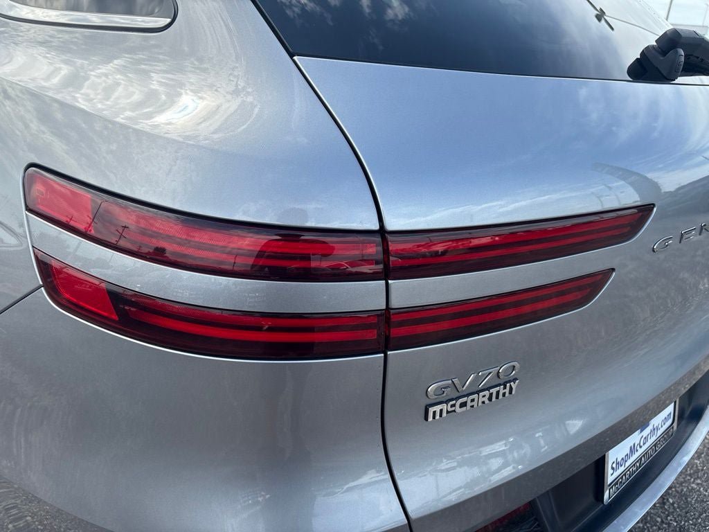 Used 2025 Genesis GV70 2.5T AWD/4WD image 13