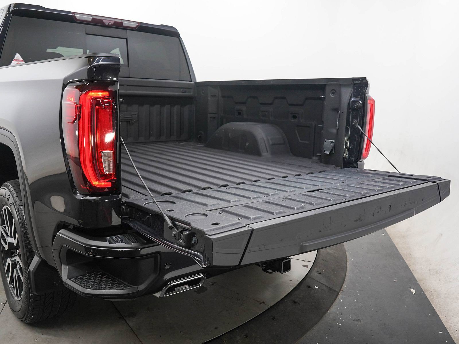 Used 2022 GMC Sierra 1500 AT4 w/ AT4 Premium Package AWD/4WD image 9